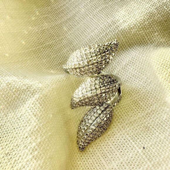 Cubic zirconia leaf ring - adjustable - Picture 3 of 4